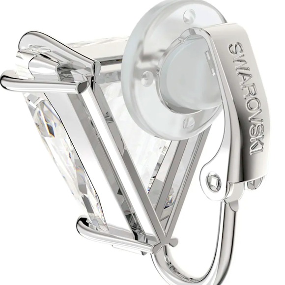 Mesmera clip earring
Single, Delta, White, Rhodium plated 1.7cm - Picture 3 of 4